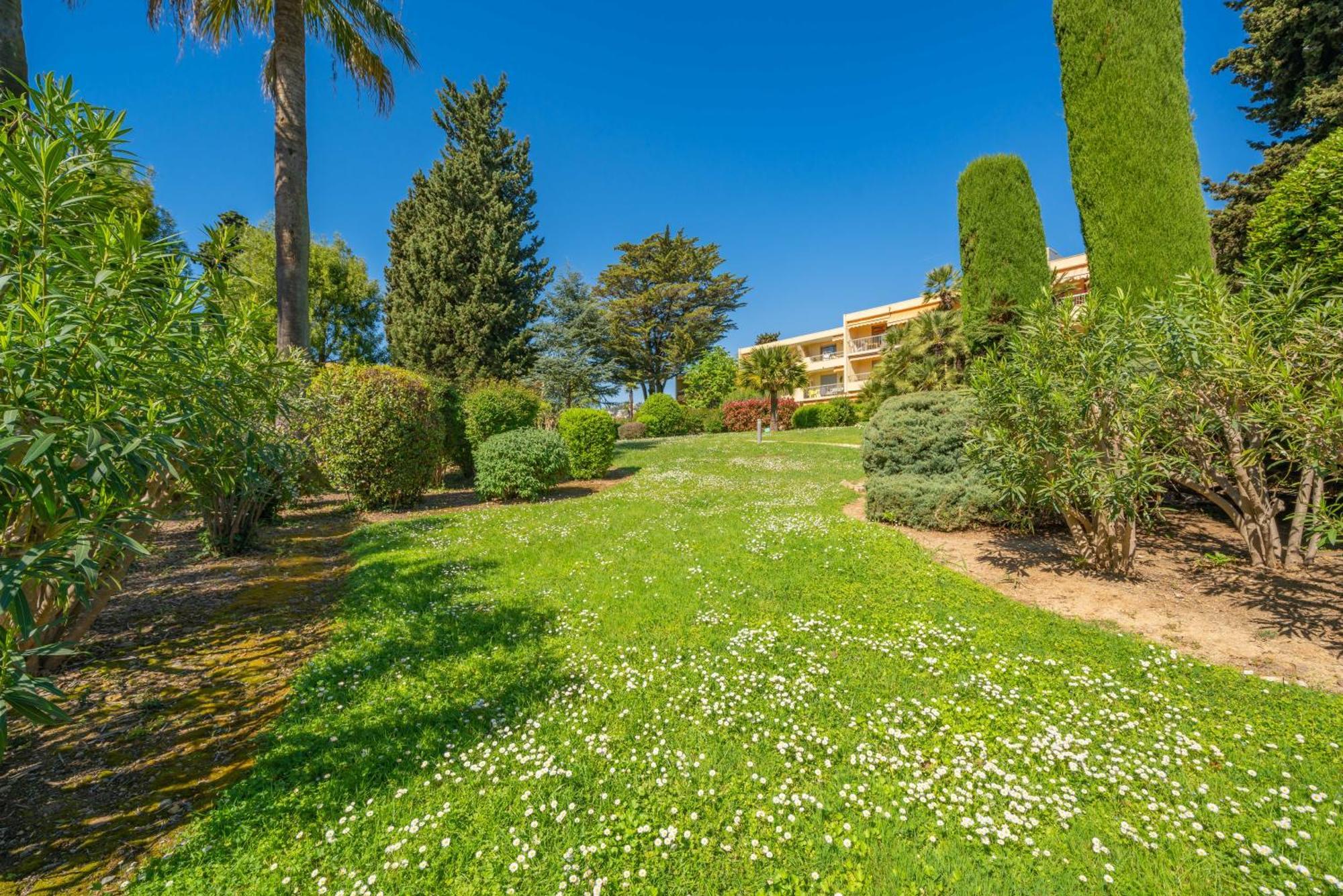 Spacious Apartment At A 5 Min Walk From The Beach Antibes Zewnętrze zdjęcie